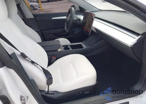 2021 Tesla Model 3 Standard Range Plus Rear-Wheel Drive z USA, uszkodzony, nr VIN 5YJ3E1EA6MF973154